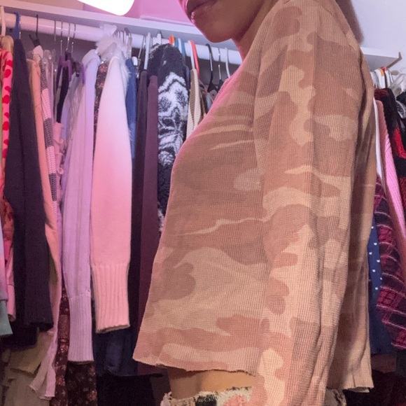 size xs pink camo print thermal v neck long sleeve - Picture 4 of 5